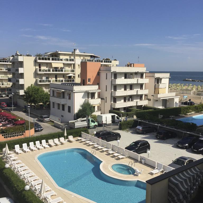 Park Hotel Serena Viserbella di Rimini Екстер'єр фото