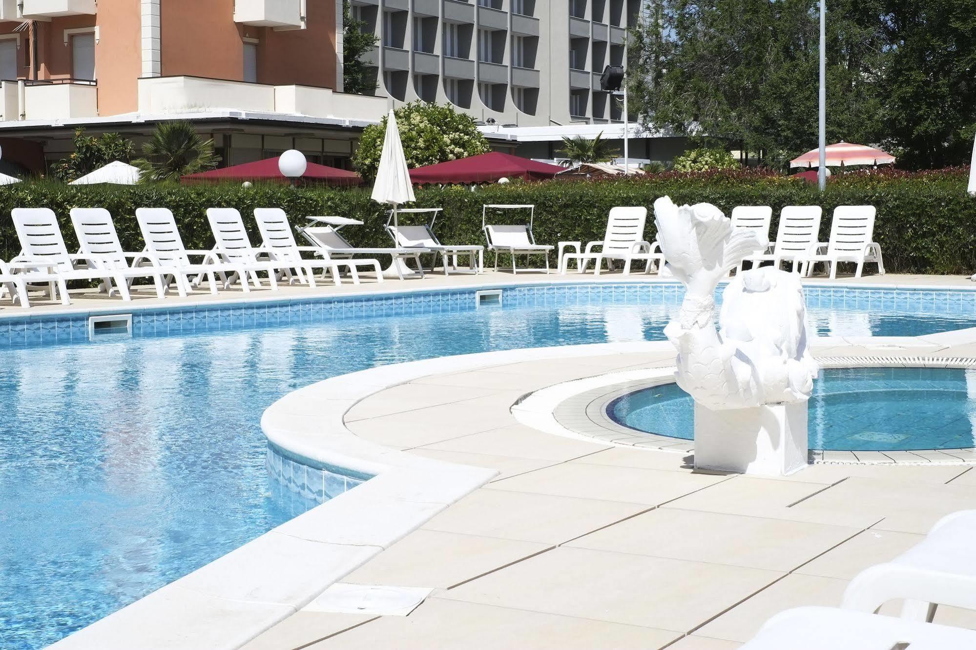 Park Hotel Serena Viserbella di Rimini Екстер'єр фото